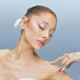 Discovery icon for Ariana Grande ݂݂ ۫ ꕤ Discord server
